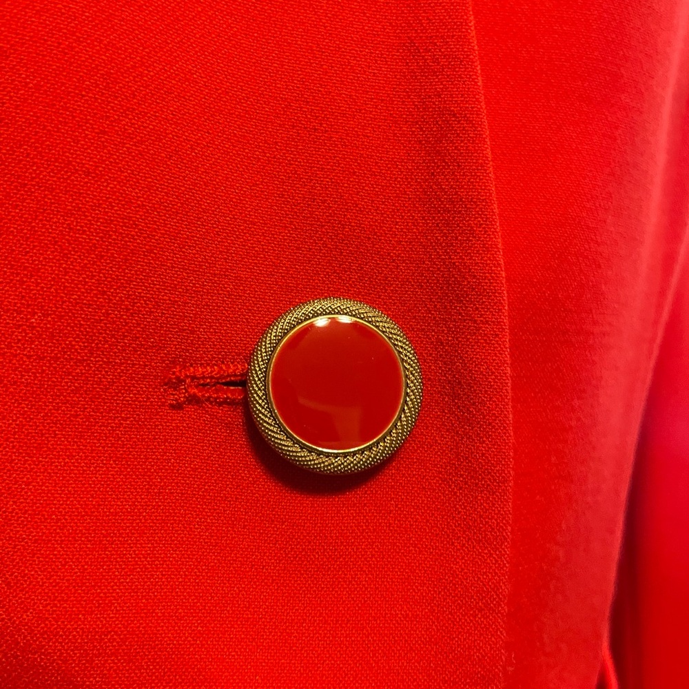 Elegant Women's Suit - Picture 4 of 7